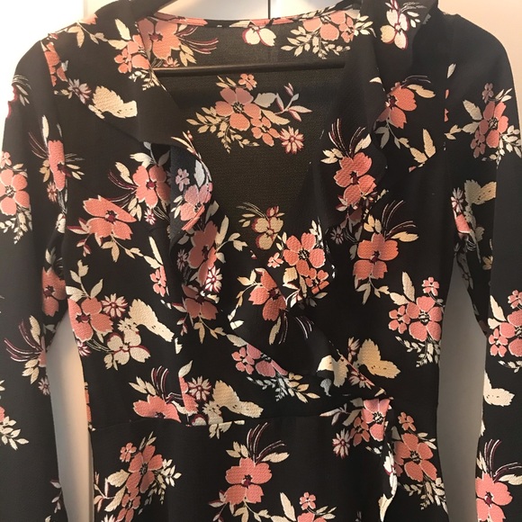 Mini wrap dress with ruffles - Picture 2 of 3